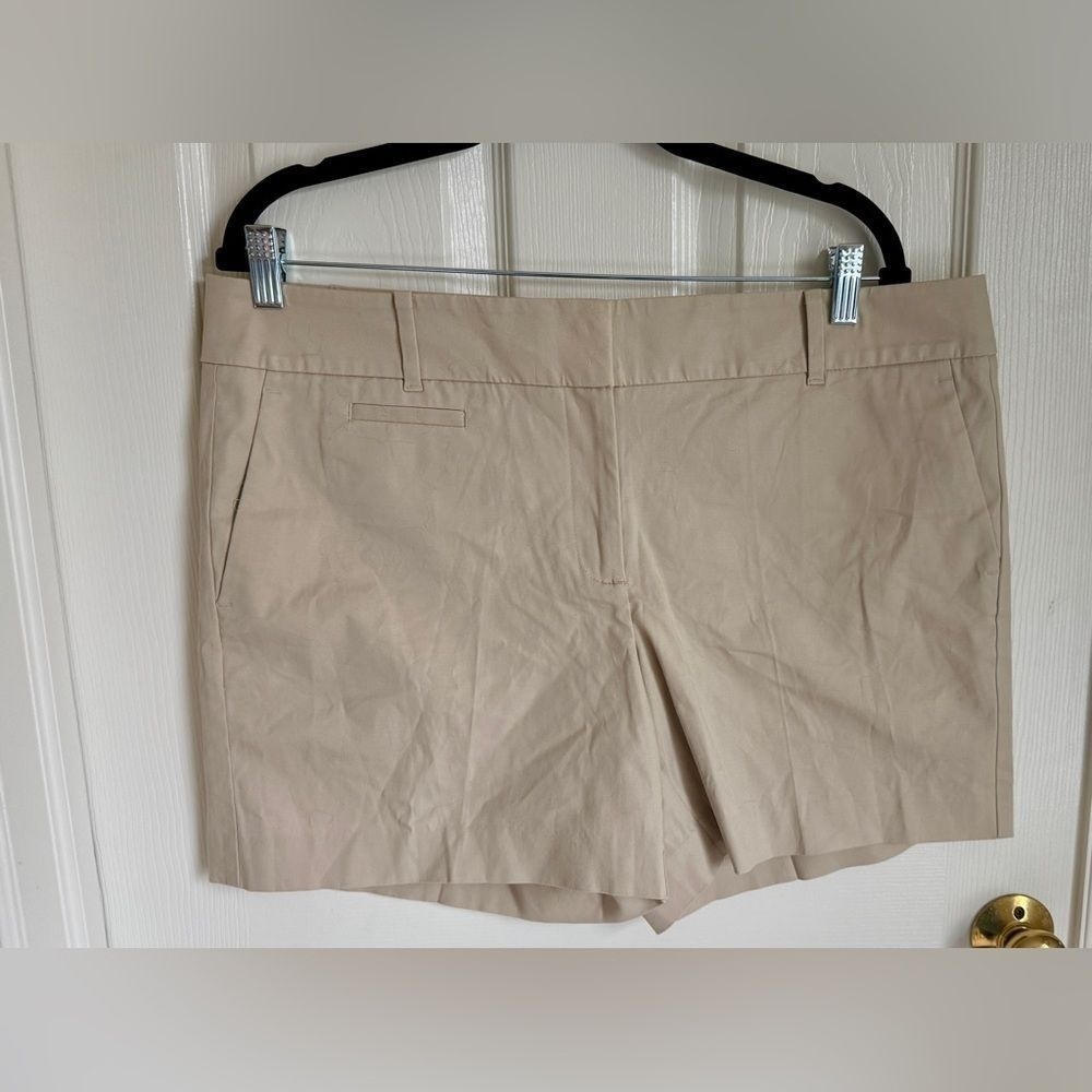 Ann Taylor Classic Fit Tan Shorts Size 14